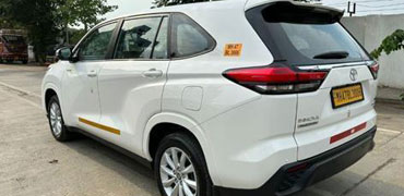 innova hycross car hire in delhi